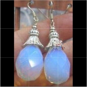 MOONSTONE EARRINGS.